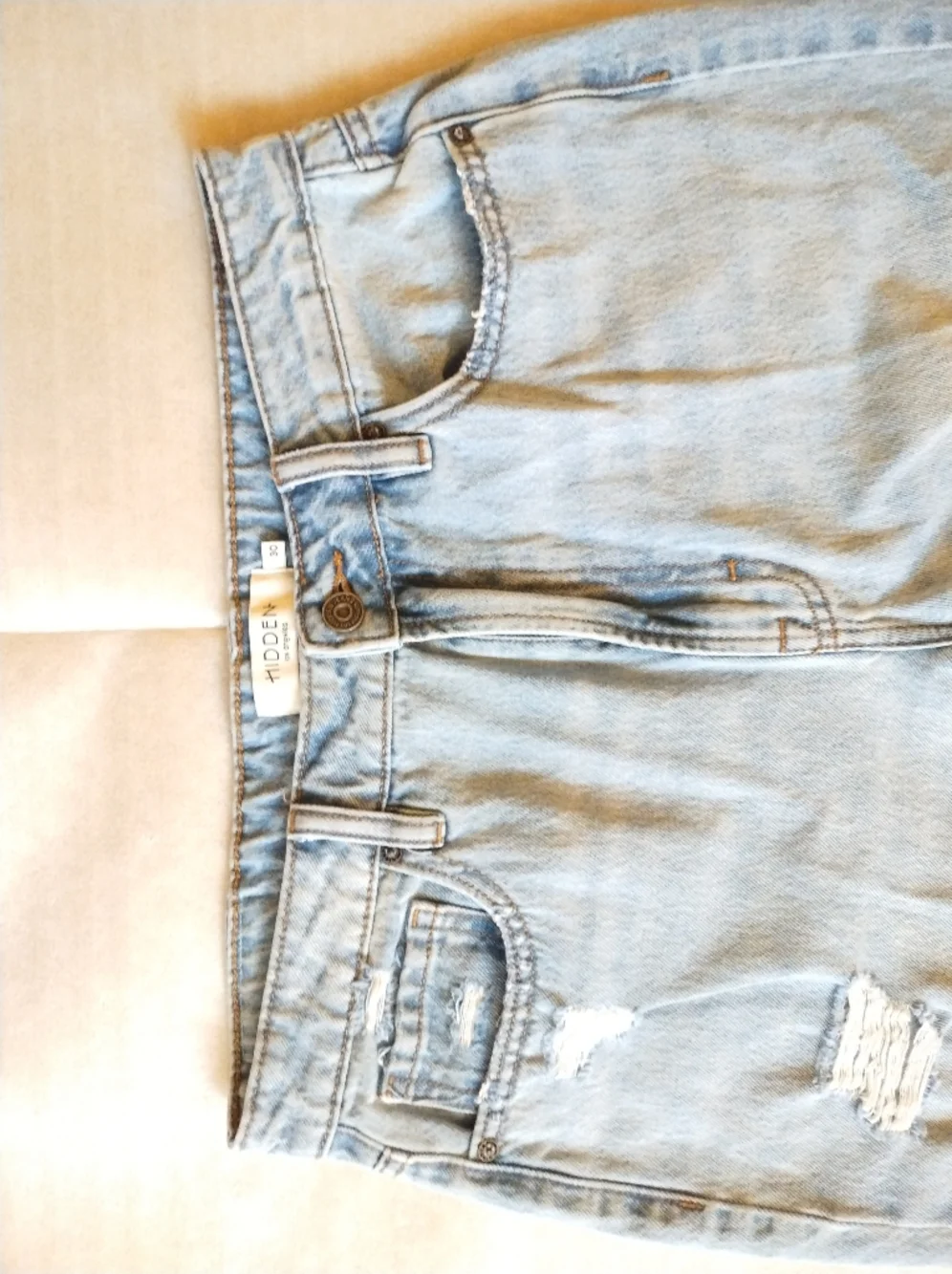 Hidden High Rise Cropped Distressed Light Wash Jeans Women’s Size 30 HD3116C-LT